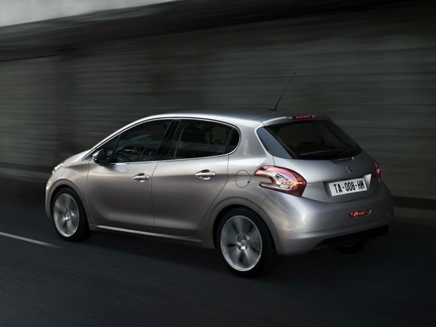  Peugeot 208 5-Door 2012 года  (фото 69 из 73)
